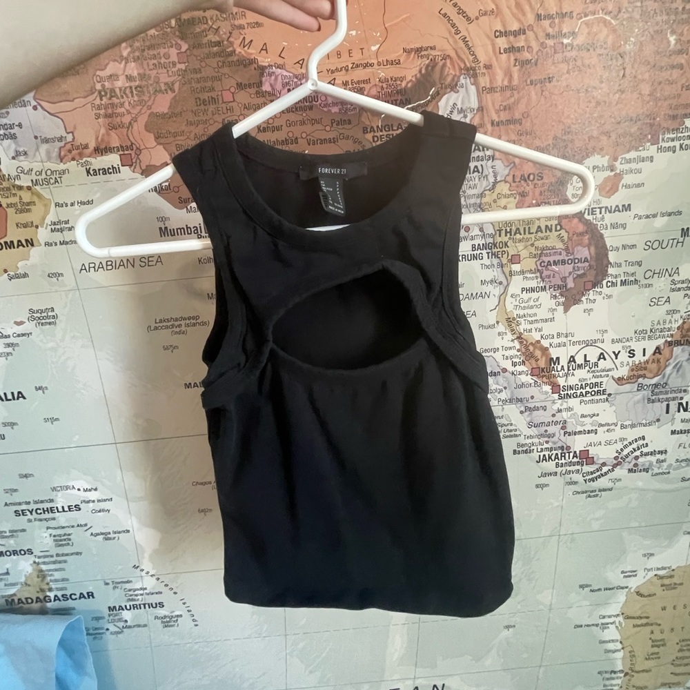 FOREVER 21 BLACK CUTOUT TANK
